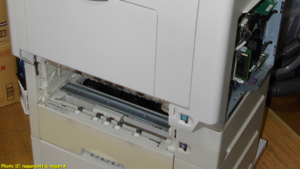 カラーレーザープリンター EPSON LP-9200B を事務所に搬入した、2016年01月13日撮影