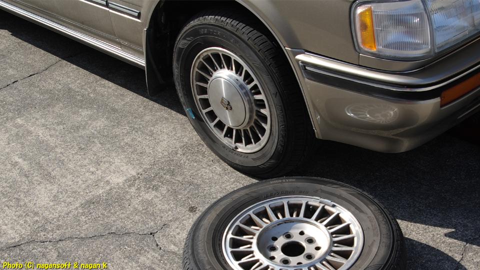 走行時ブルブル振動犯人捜しのため右前タイヤを一昨日に取り外した左前タイヤと交換してみる、クラウンワゴン E-GS130G、2018年03月28日撮影、「なが～ン」所有車 クラゴン 1G-FE