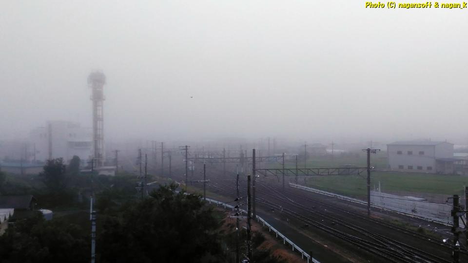 「なが～ンのごちゃごちゃ」ブログ、2019年7月12日のアイキャッチ画像、大阪府泉佐野市 JR阪和線 イオンモール日根野方面を見る 朝霧 朝もや 写真