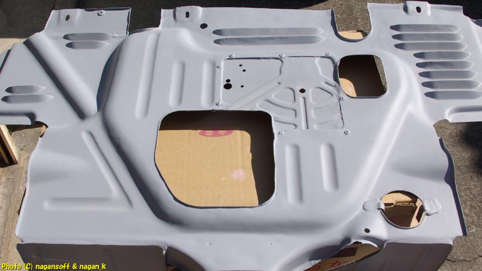 スバル R-2 K12、エンジンアンダーカバー塗装下地調整８日目、2019年11月06日撮影、「なが～ン」所有車 R-2 360cc