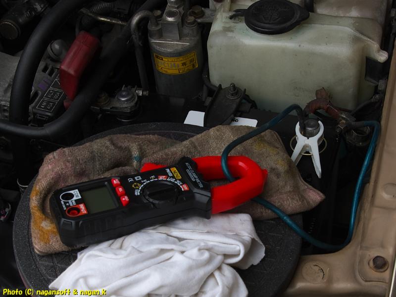 Place a plastic sheet and a rag to keep the tester body away from metal surfaces.