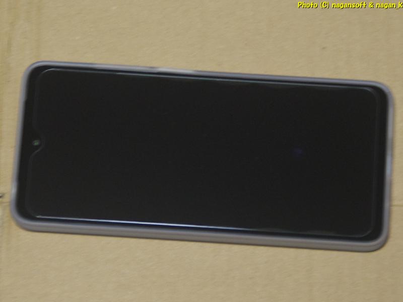 Applied a tempered glass screen protector designed for the “Redmi 9T” to the “moto g05”.