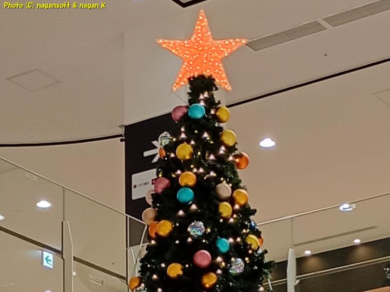 イオンモール和歌山 2025年 クリスマスツリー てっぺんの星