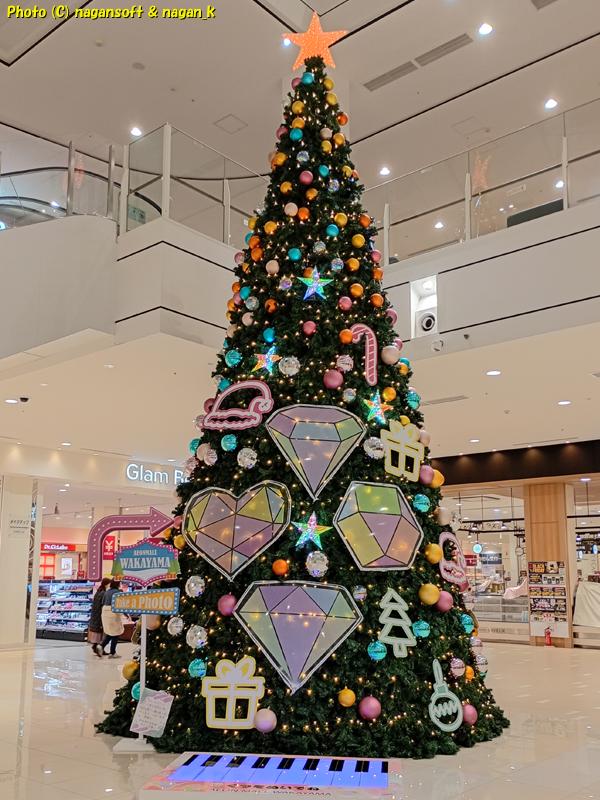 2025年11月19日、イオンモール和歌山のクリスマスツリー