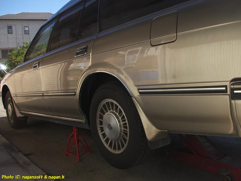 2025年11月22日、「なが～ン」所有車、クラウンワゴン、リヤブレーキ確認のためジャッキアップ