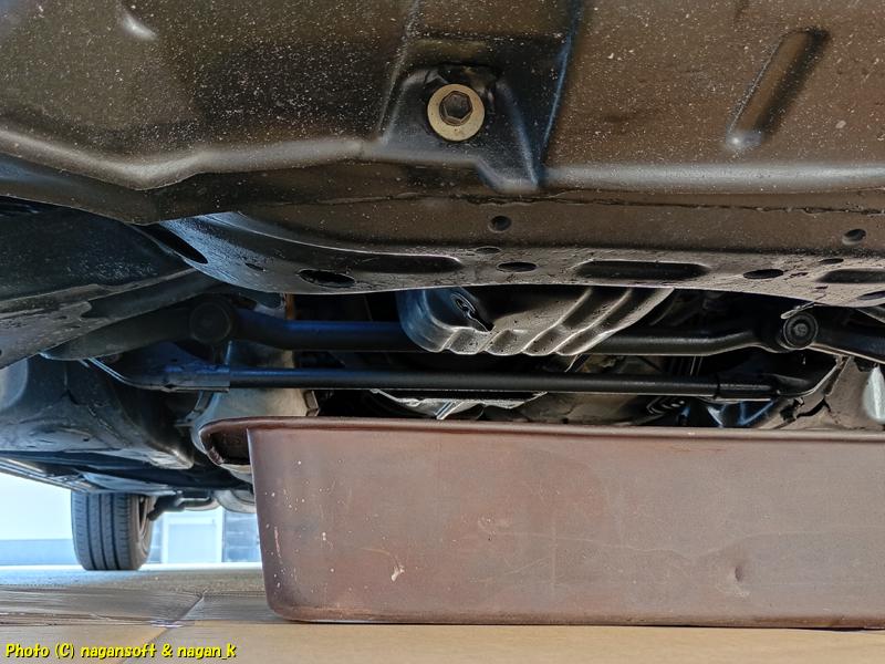 クラウンワゴン G130、オイル交換にてオイル排出、2025年11月24日撮影、「なが～ン」所有車 クラゴン君 1G-FE