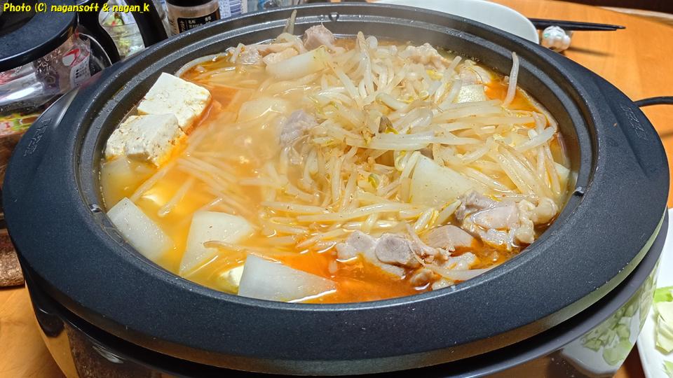 お正月の昼夜ご飯は辛くて怪しい鍋ラーメン、2026年01月01日撮影
