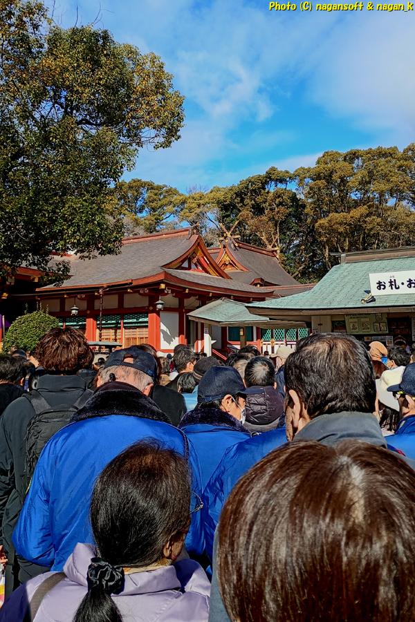 手水舎から拝殿まで込んでいて進まない 午前10時10分頃、西宮神社 十日えびす、2026年01月09日撮影