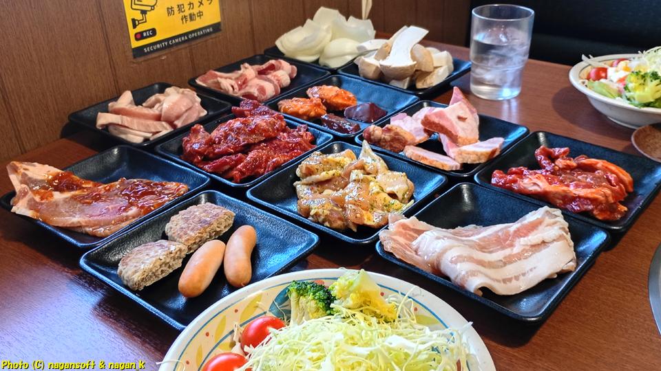 １回戦の肉盛り付け、焼肉バイキング左近 末広店、2026年01月30日撮影