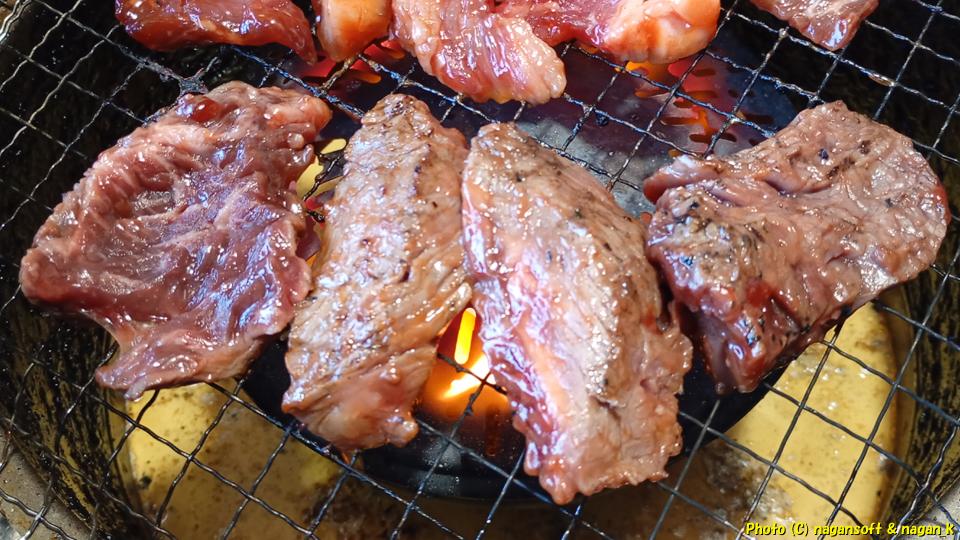 泉州元気ハラミ 片面をさらりと焼いてひっくり返した状態、焼肉バイキング左近 末広店、2026年01月30日撮影