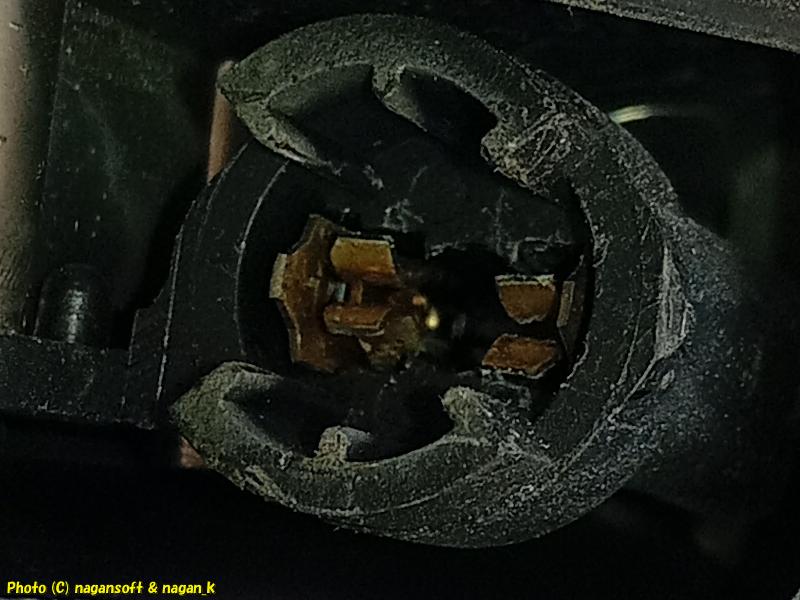 ライセンスランプソケットの電球接点を詰めてみた。クラウンワゴン E-GS130G、2026年02月13日撮影、「なが~ン」所有車 クラゴン 1G-FE