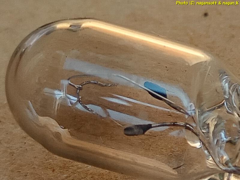 点いたり消えたりする電球のフィラメント。クラウンワゴン E-GS130G、2026年02月13日撮影、「なが~ン」所有車 クラゴン 1G-FE