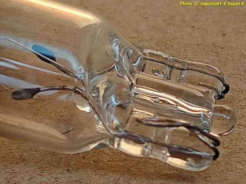 点いたり消えたりする電球のソケット接点部分。クラウンワゴン E-GS130G、2026年02月13日撮影、「なが~ン」所有車 クラゴン 1G-FE