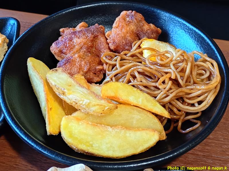 鶏のから揚げ、ポテト、焼きそば、バイキング左近、大阪府泉佐野市、2026年02月13日撮影