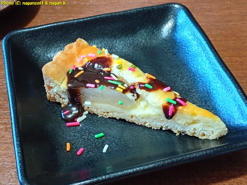 タルトにチョコシロップトッピングを乗せた、バイキング左近、大阪府泉佐野市、2026年02月13日撮影