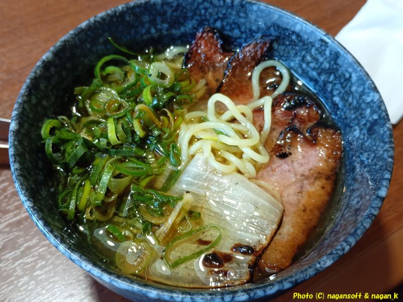 ラーメンの味変とししてネギを入れた、バイキング左近、大阪府泉佐野市、2026年02月13日撮影