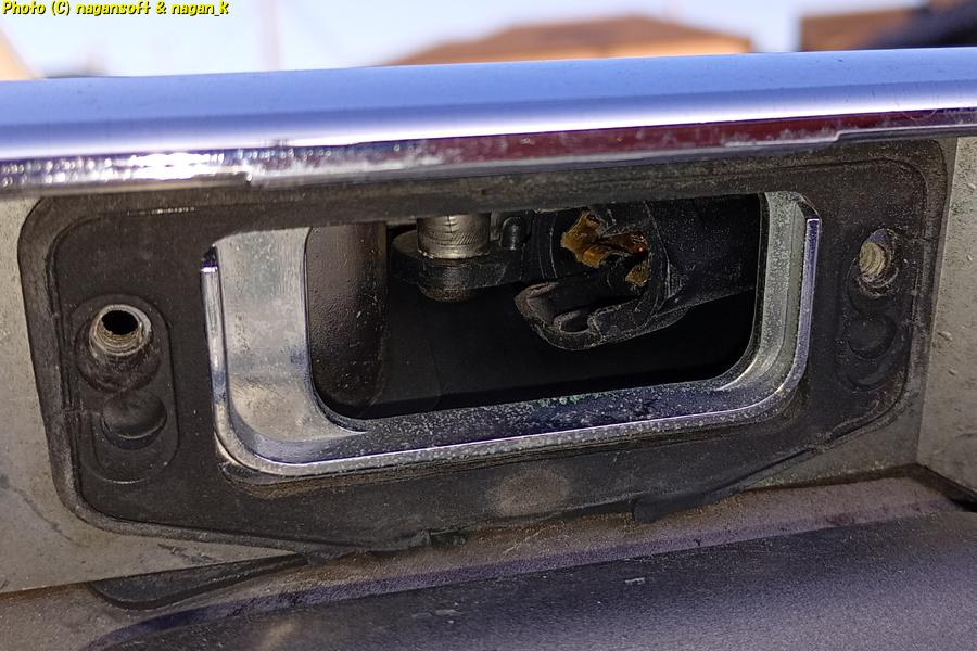 ライセンスランプ電球を取り外した状態、クラウンワゴン E-GS130G、2026年02月19日撮影、「なが～ン」所有車 クラゴン 1G-FE