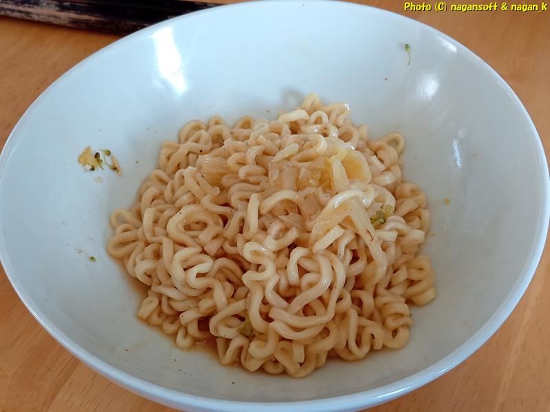 「ヤムヤムトムヤムクンヌードル」スープが少なかったので汁なしラーメンになっている。2026年03月17日撮影