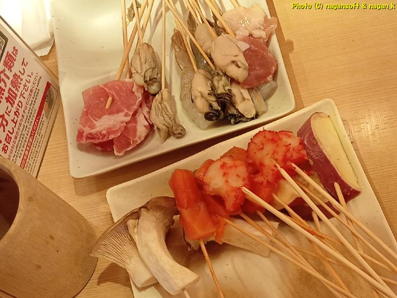 串に刺さっている、豚肉、牡蠣、エビ。大阪府泉南市-イオンモールりんくう泉南-串家物語、2026年03月21日撮影