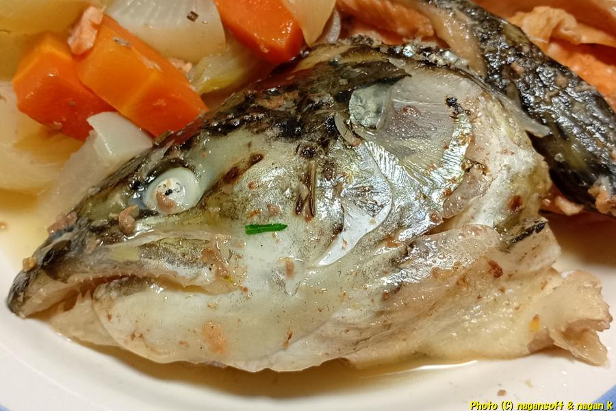 サーモンアラ炊き、カマ、頬肉、目玉も美味しくいただく。2026年03月25日撮影