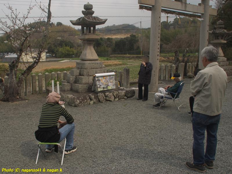 紙芝居をしている｜大阪府泉佐野市上之郷の意賀美神社。2026年03月29日撮影