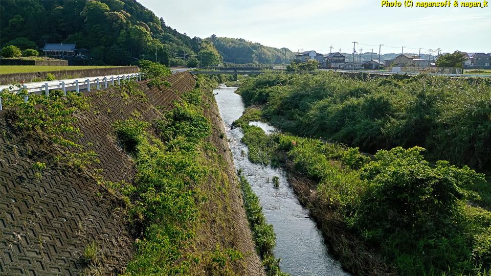 上之郷を流れる樫井川|大阪府泉佐野市上之郷。2026年05月08日撮影