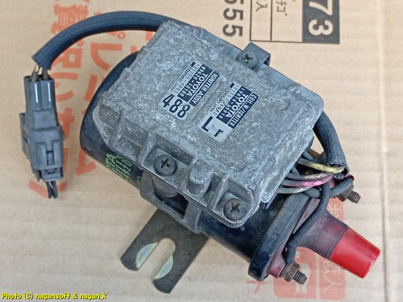 ヤフオクで2022年に落札入手したイグナイタとイグニッションコイルを、上から撮影|クラウンワゴン“E-GS130G”|2026年06月10日撮影