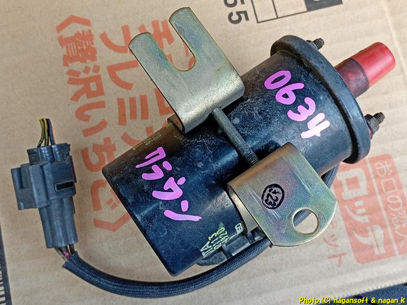 ヤフオクで2022年に落札入手したイグナイタとイグニッションコイルの裏を撮影。出品者にてピンクのマジック書きがされている|クラウンワゴン“E-GS130G”|2026年06月10日撮影