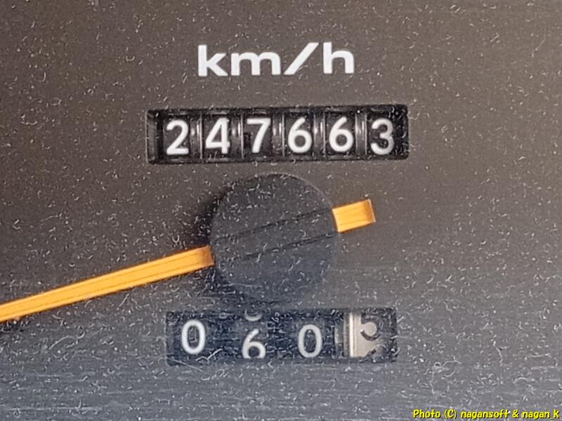 保守部品の中古デスビを組み付け作業後の、総走行距離メーターが写っている。メータ数値は、247663Km｜クラウンワゴン“E-GS130G”｜2026年06月11日撮影